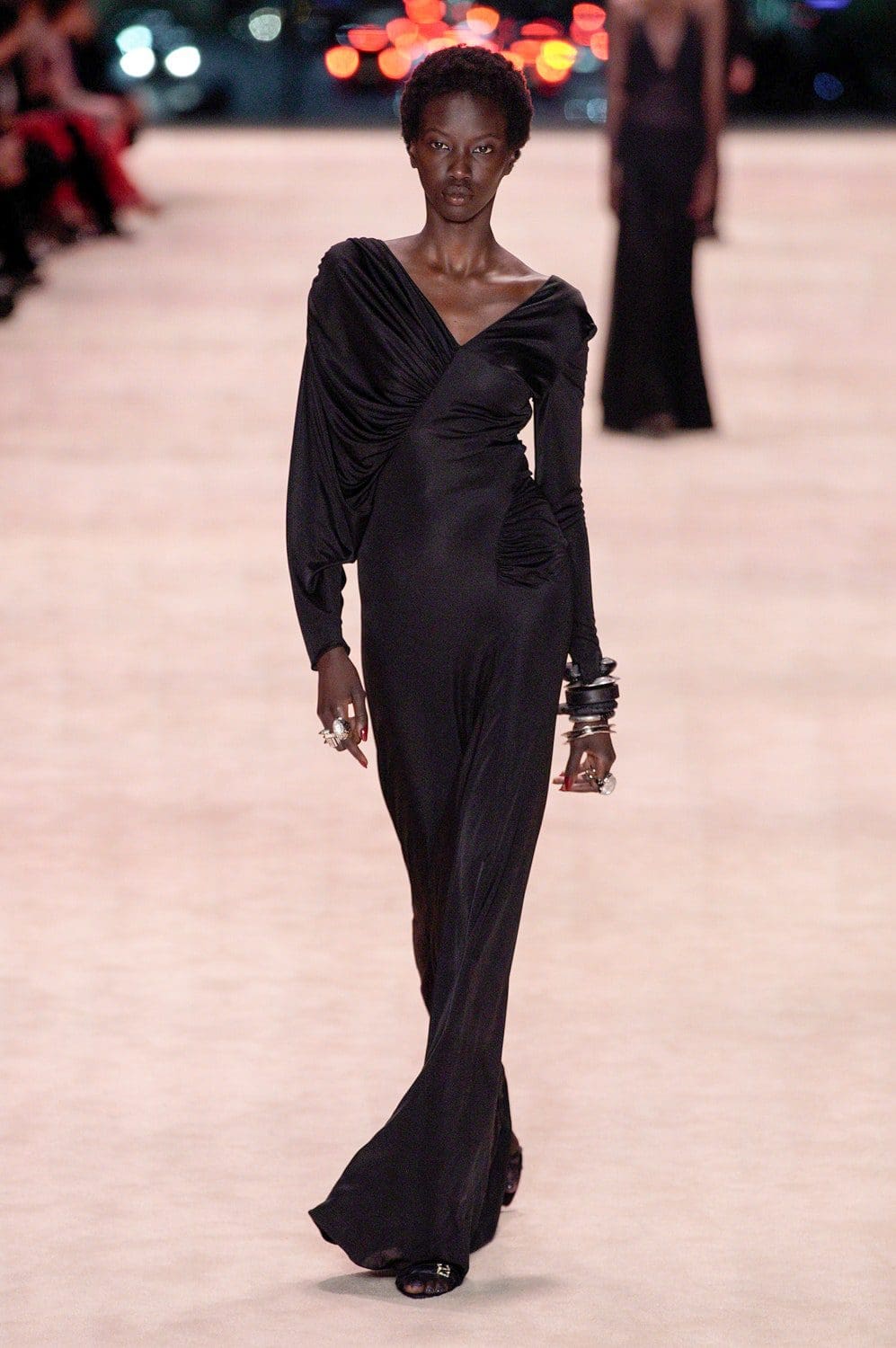 Saint Laurent Outono Inverno 2022-2023 Paris Runway revista