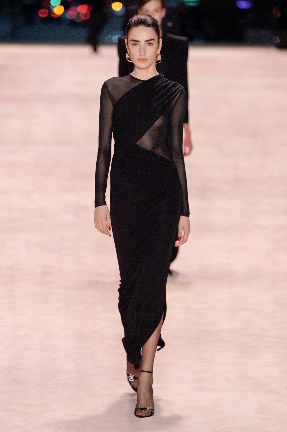 Saint Laurent Outono Inverno 2022-2023 Paris Runway revista