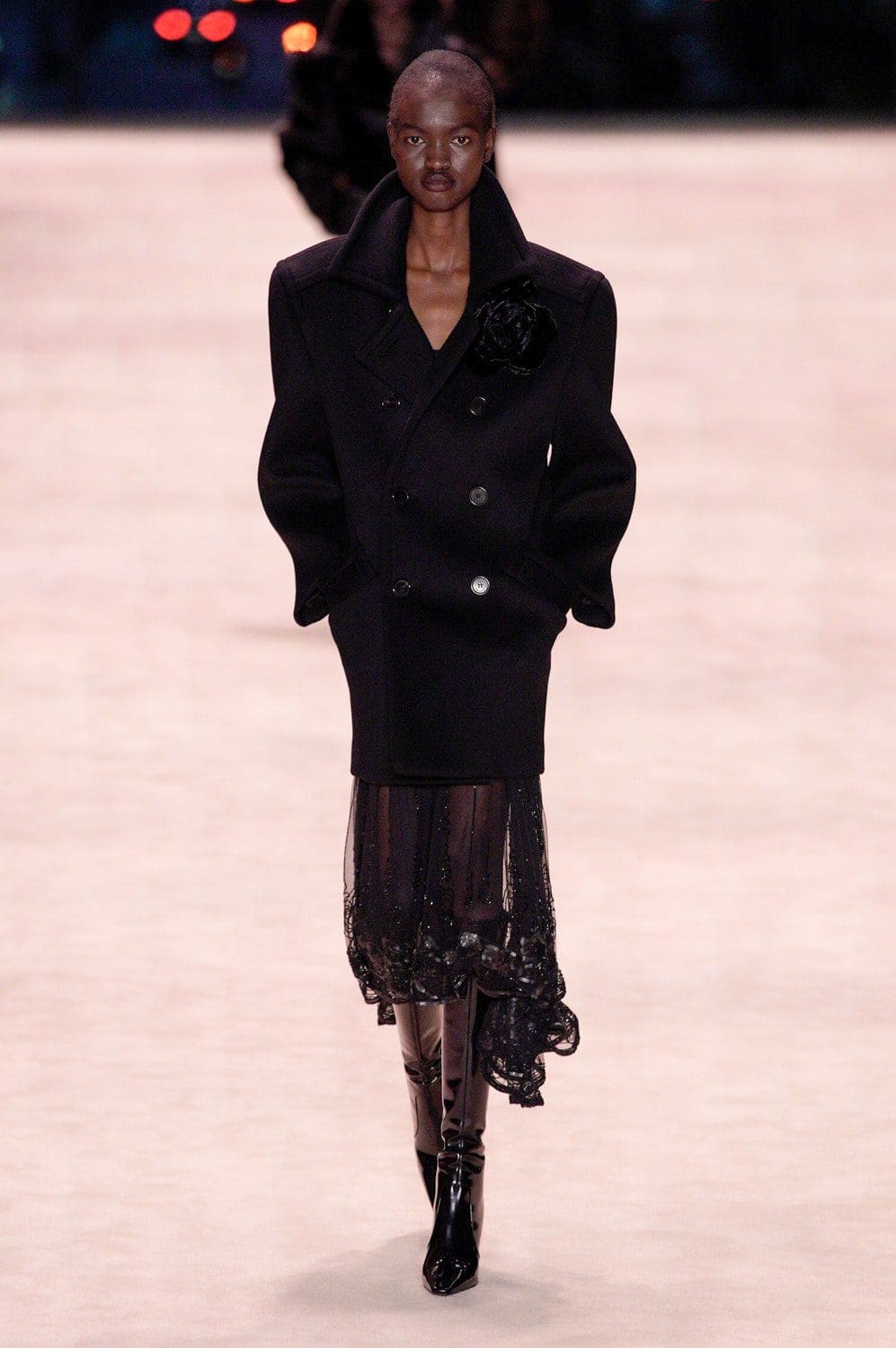Saint Laurent Outono Inverno 2022-2023 Paris Runway revista