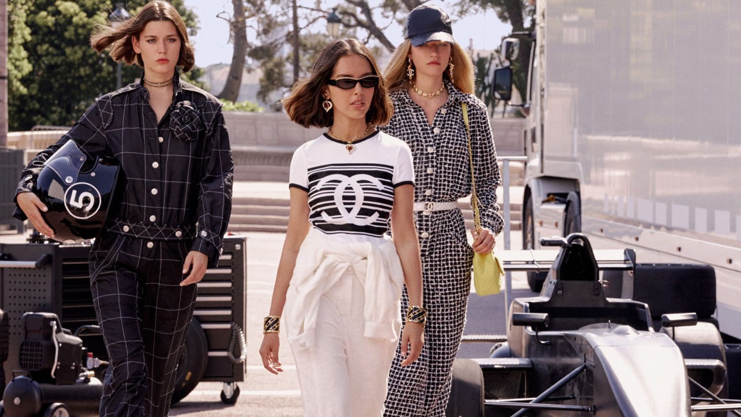 chanel cruise 2022 23 di sofia e roman coppola, foto melodie mcdaniel runway rivista (7)