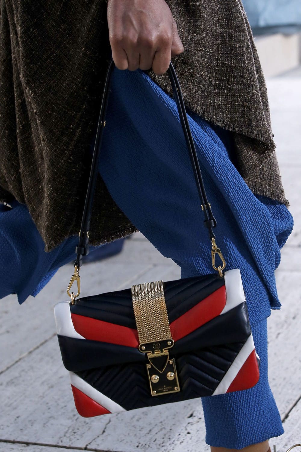louis vuitton bags cruise resort 2023 runway magazine (7)
