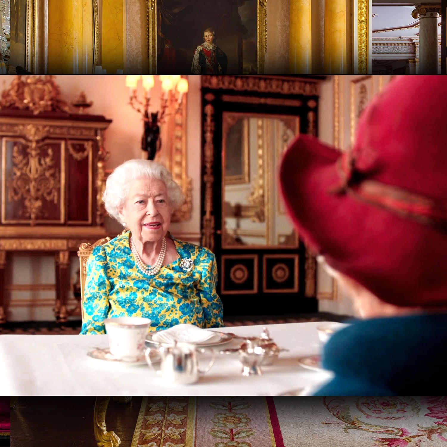 What Queen keeps in her handbag - The Queen and Paddington Bear - Platinum Jubilee