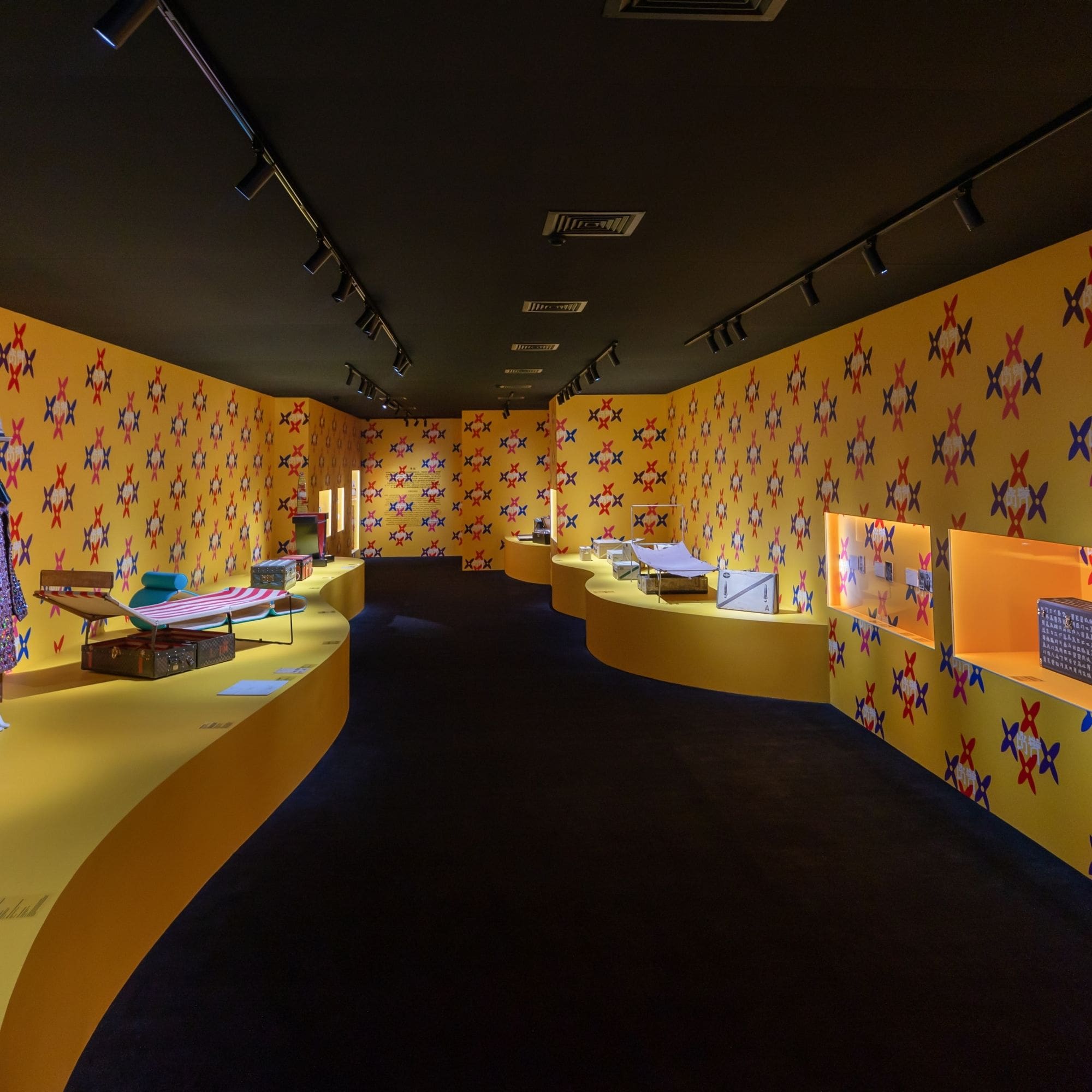 Выставка Louis Vuitton 160 в Циндао, Китай Runway Журнал