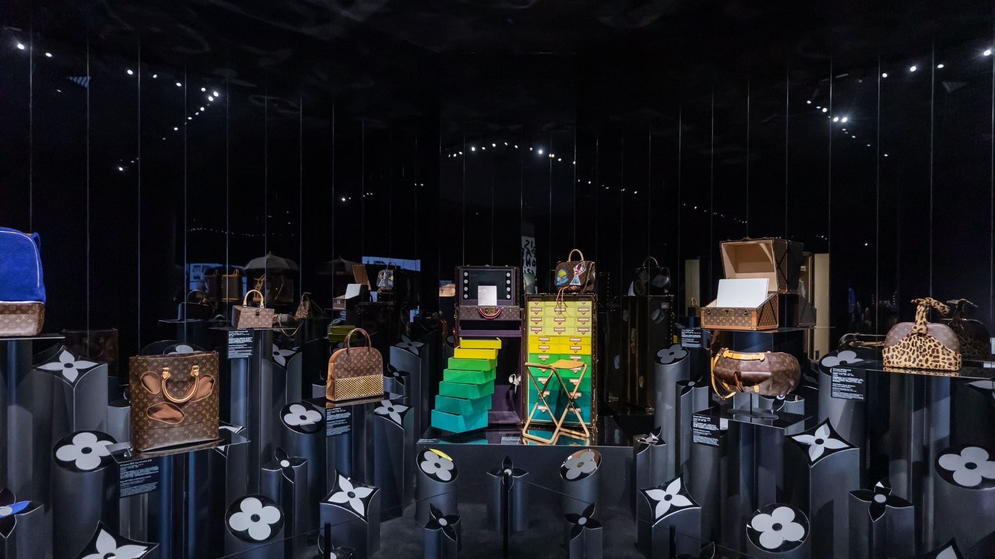 Выставка Louis Vuitton 160 в Циндао, Китай Runway Журнал