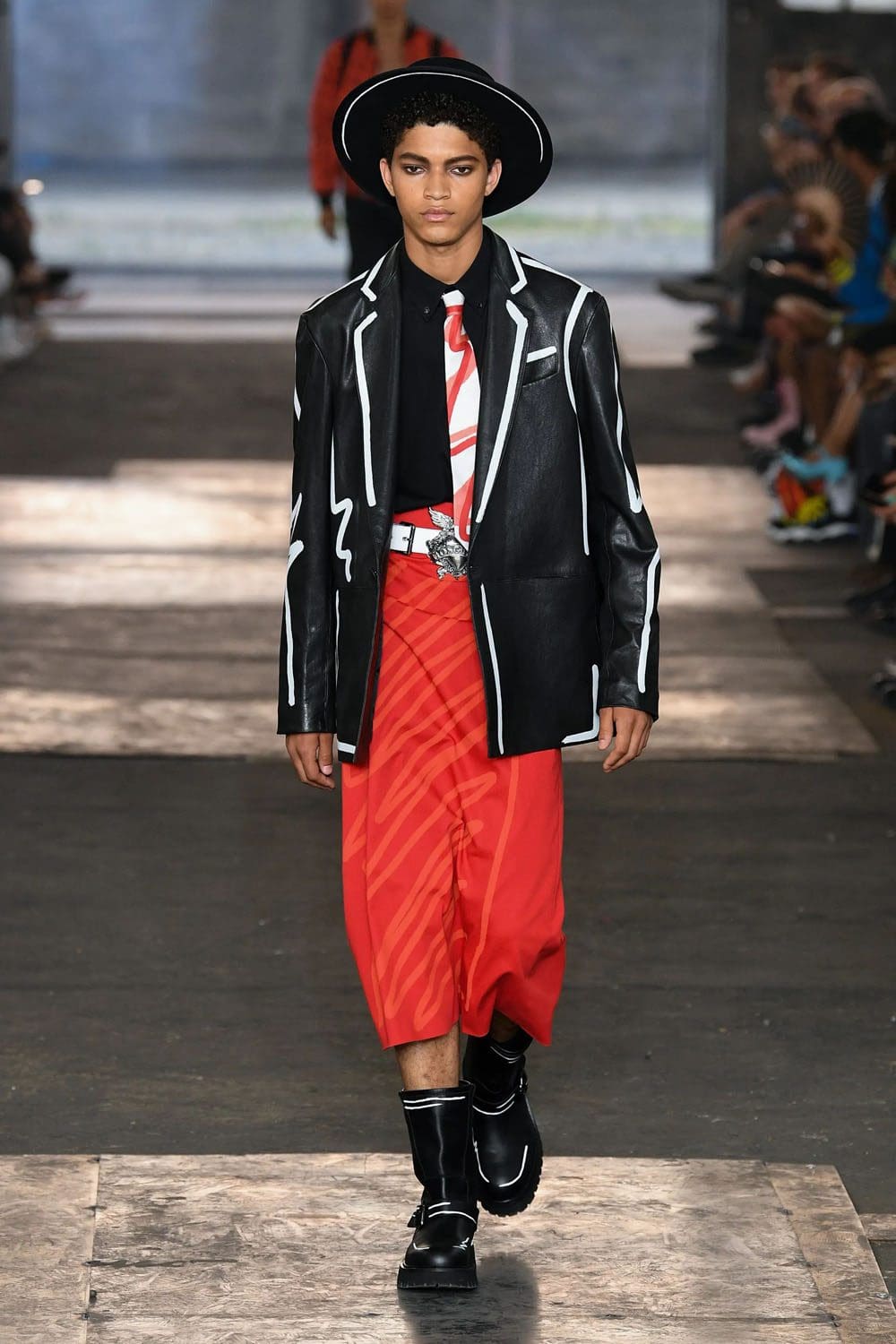 Moschino Homme Printemps Été 2023 Runway Magazine