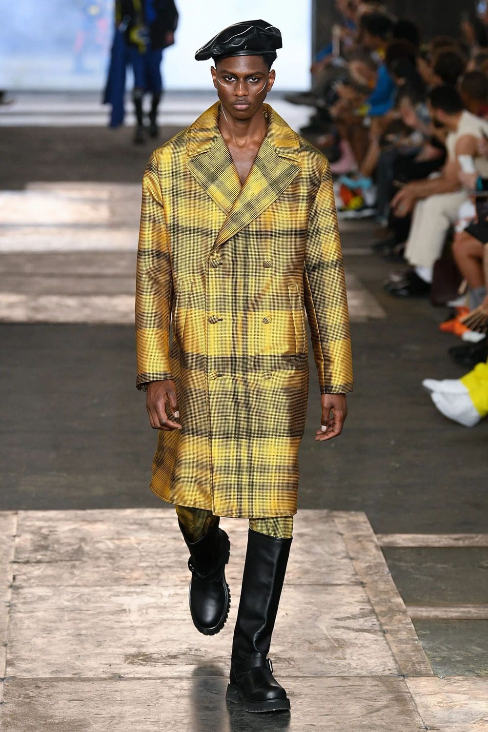 Moschino Homme Printemps Été 2023 Runway Magazine