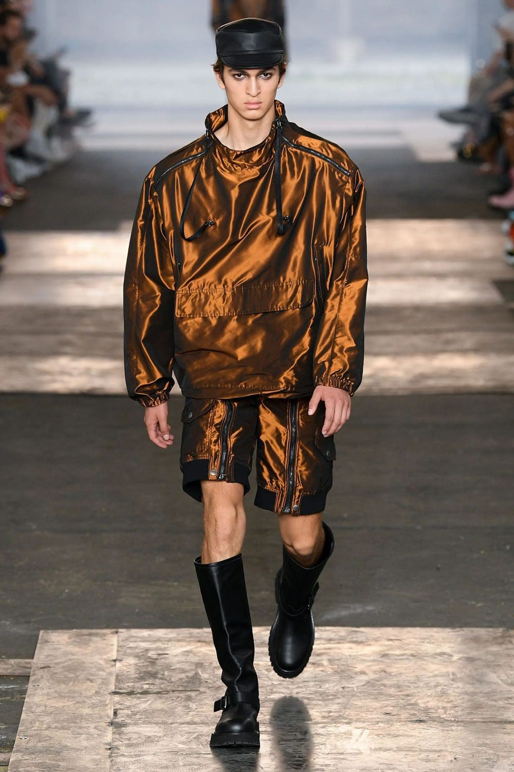 Moschino Homme Printemps Été 2023 Runway Magazine