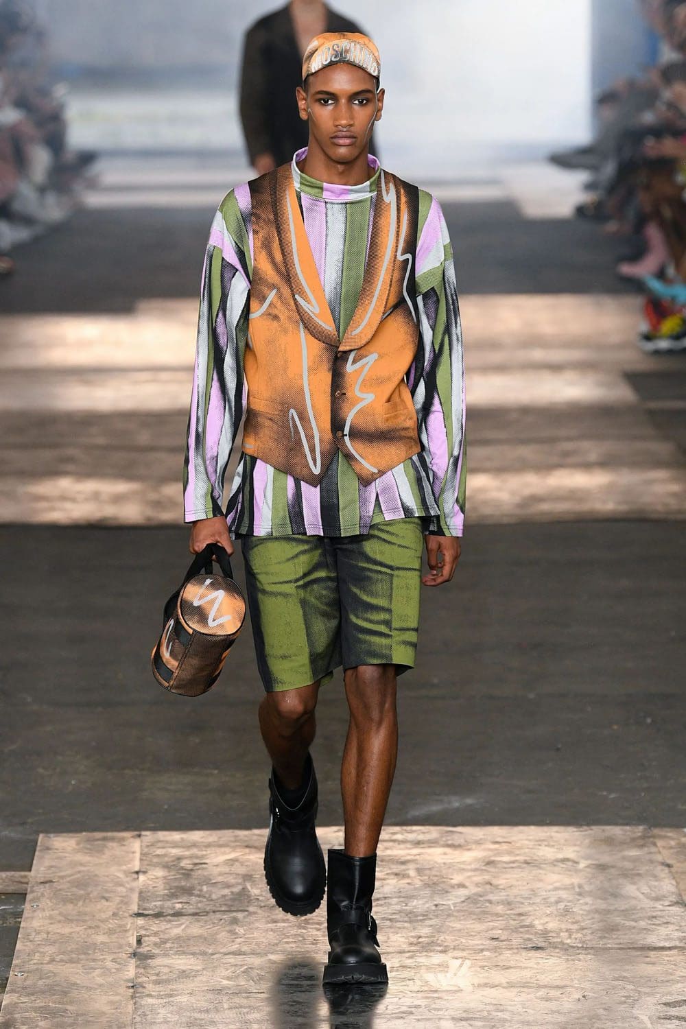 Moschino Homme Printemps Été 2023 Runway Magazine