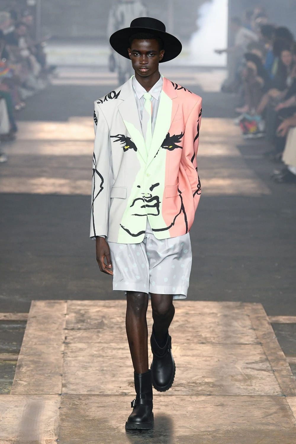 Moschino Homme Printemps Été 2023 Runway Magazine