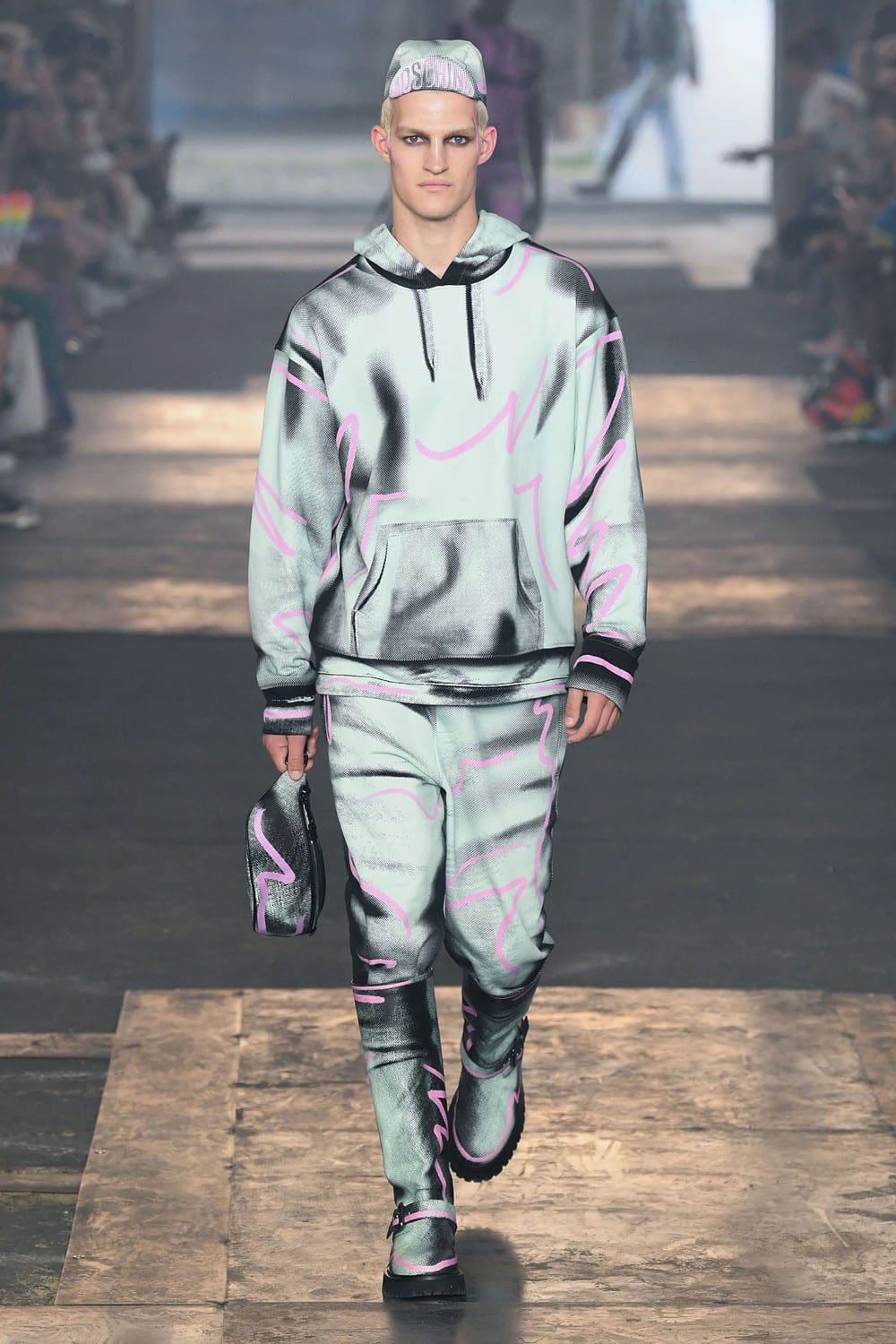 Moschino Homme Printemps Été 2023 Runway Magazine