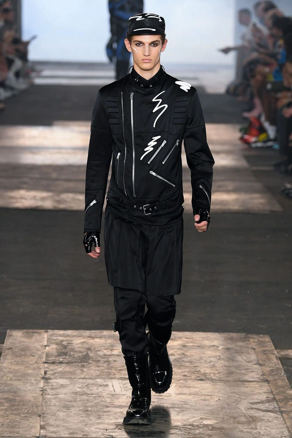 Moschino Homme Printemps Été 2023 Runway Magazine