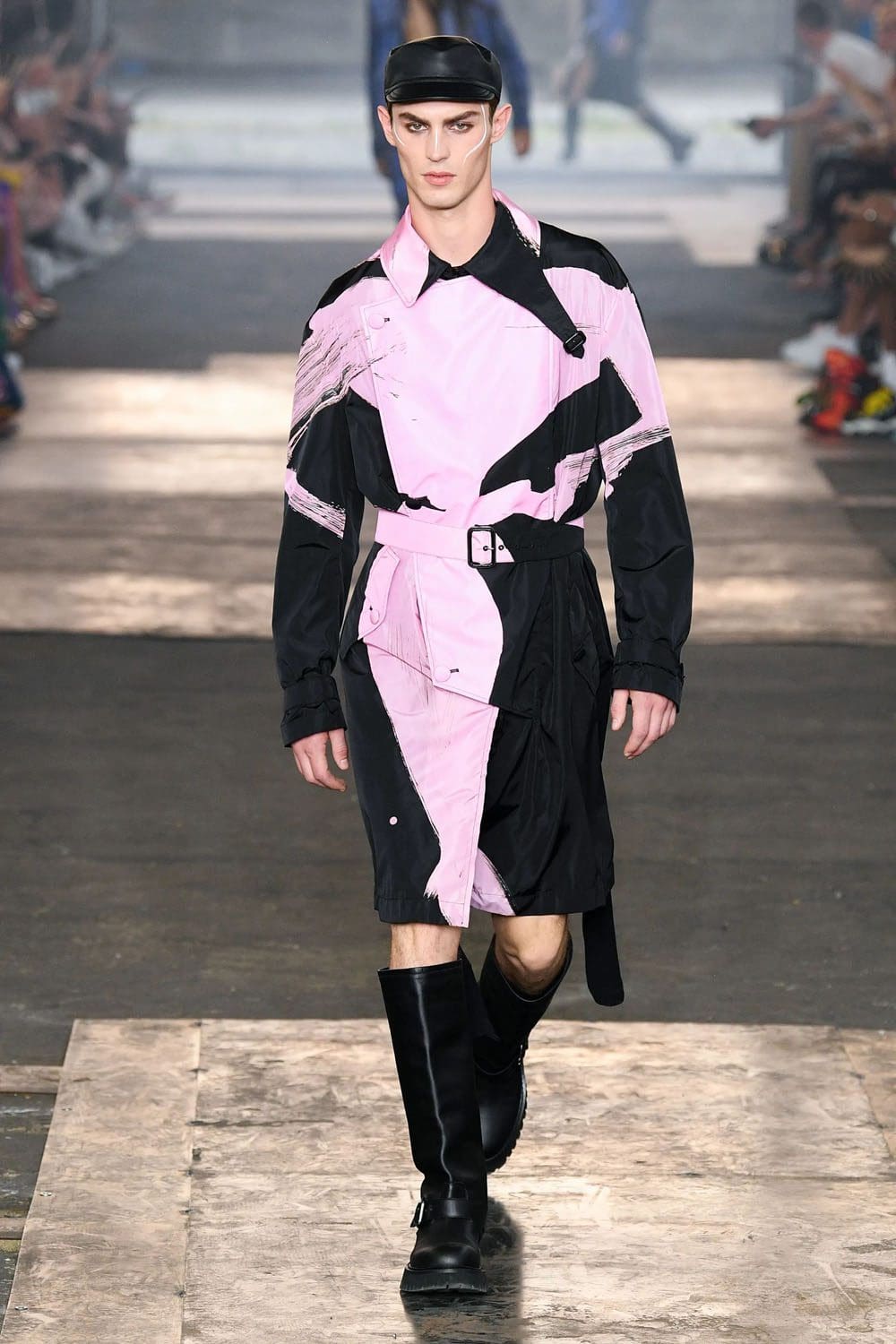 Moschino Homme Printemps Été 2023 Runway Magazine