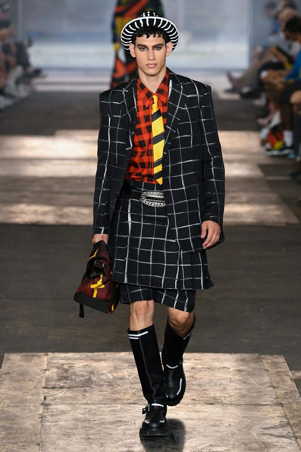 Moschino Homme Printemps Été 2023 Runway Magazine