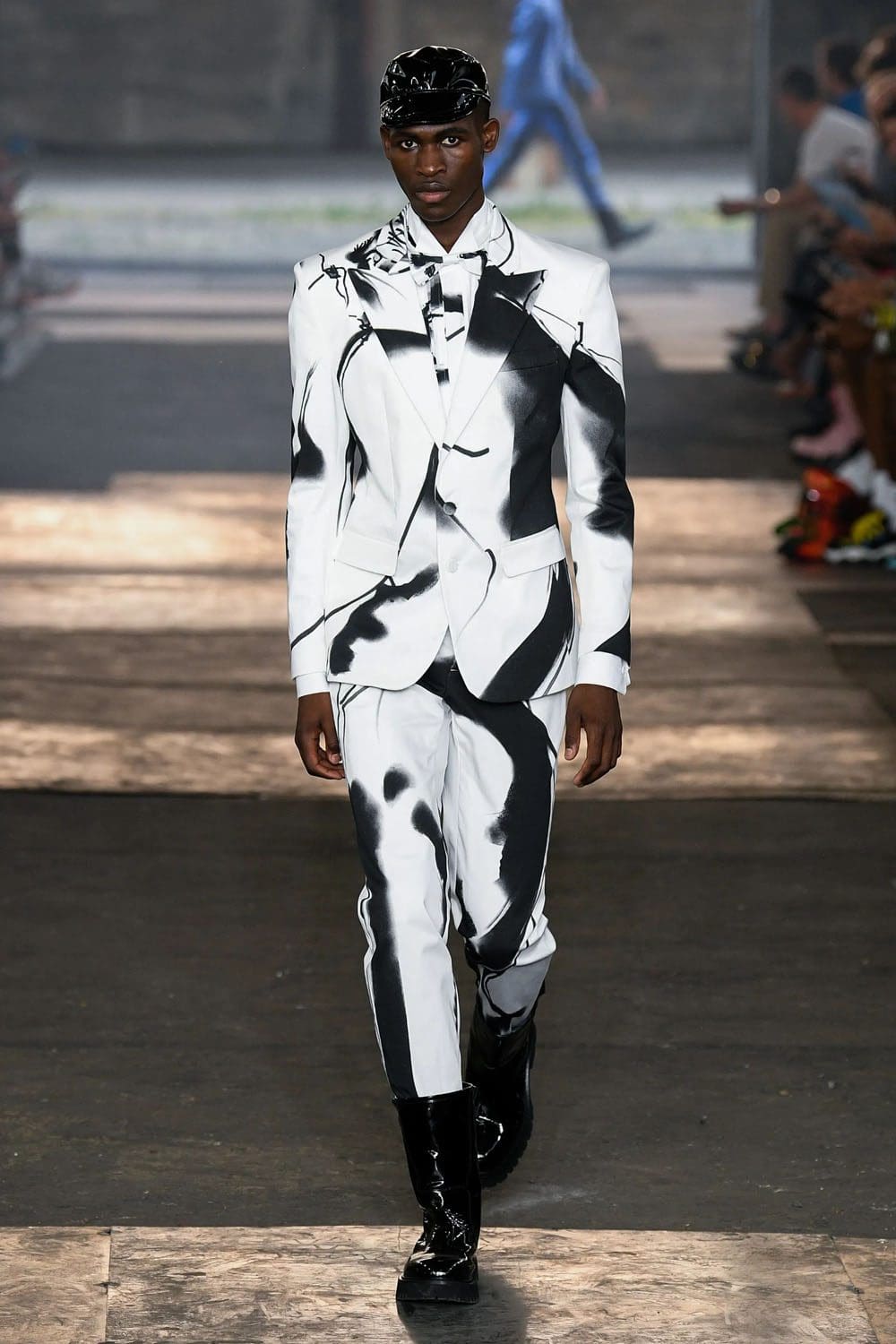 Moschino Homme Printemps Été 2023 Runway Magazine