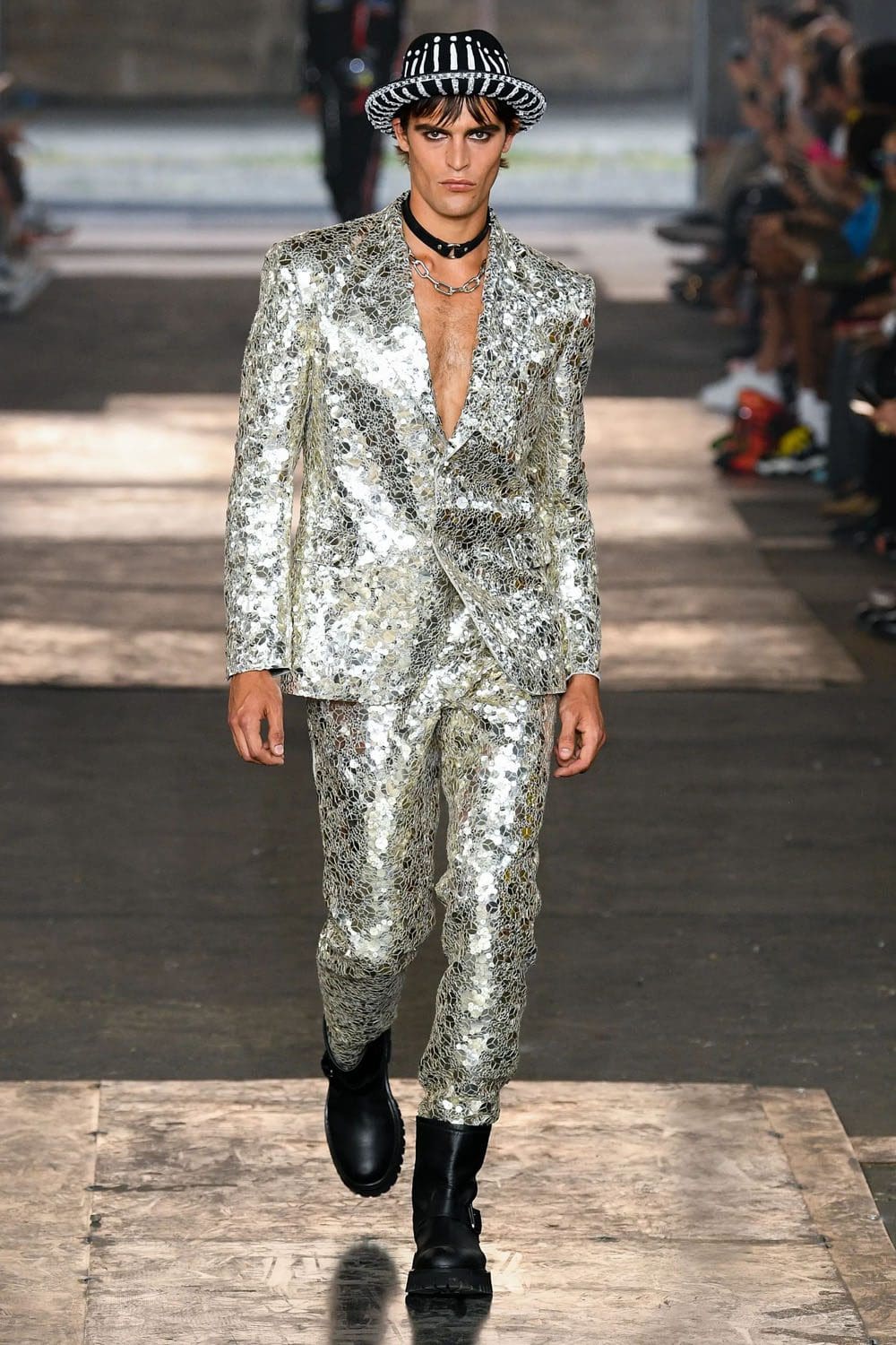 Moschino Homme Printemps Été 2023 Runway Magazine