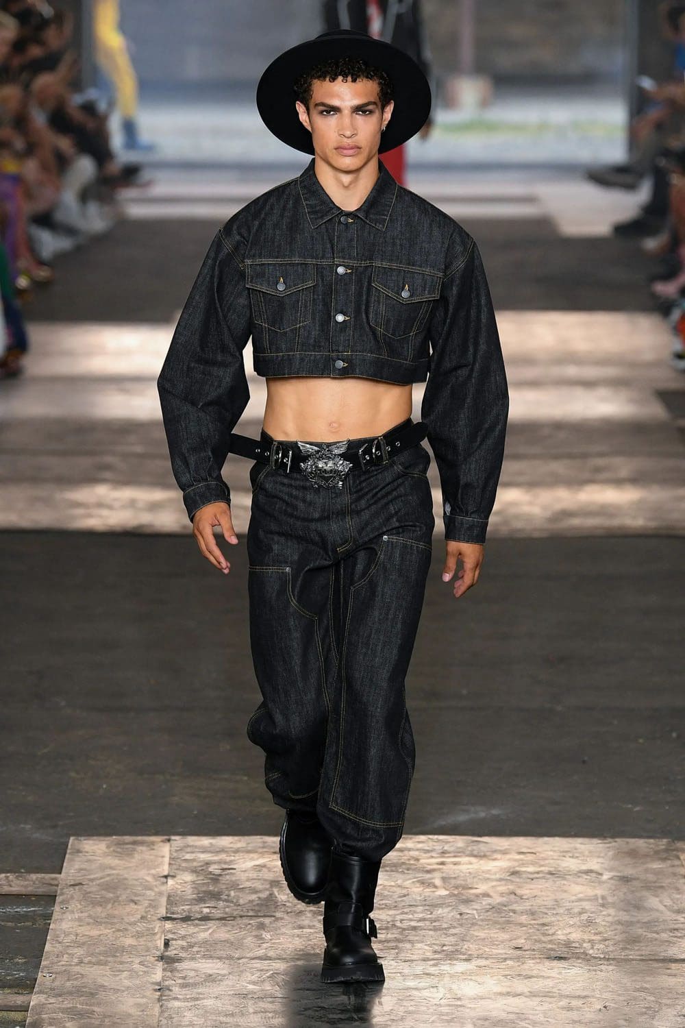 Moschino Homme Printemps Été 2023 Runway Magazine