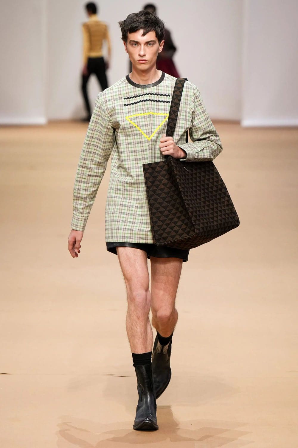 Prada Herren Frühling Sommer 2023 Runway Magazin