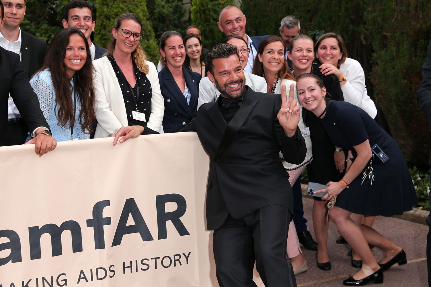 Ricky Martin und Team der amfAR Gala Cannes 2022 Runway Magazin