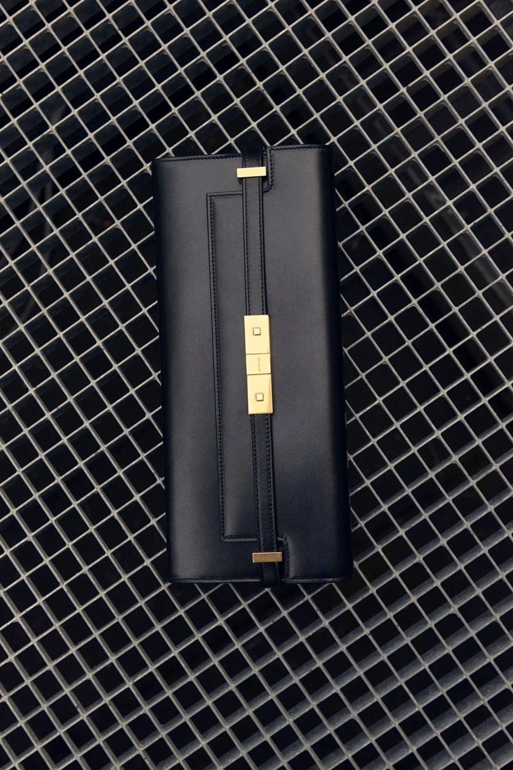 Saint Laurent Pre-Autunno 2022 Runway Magazine