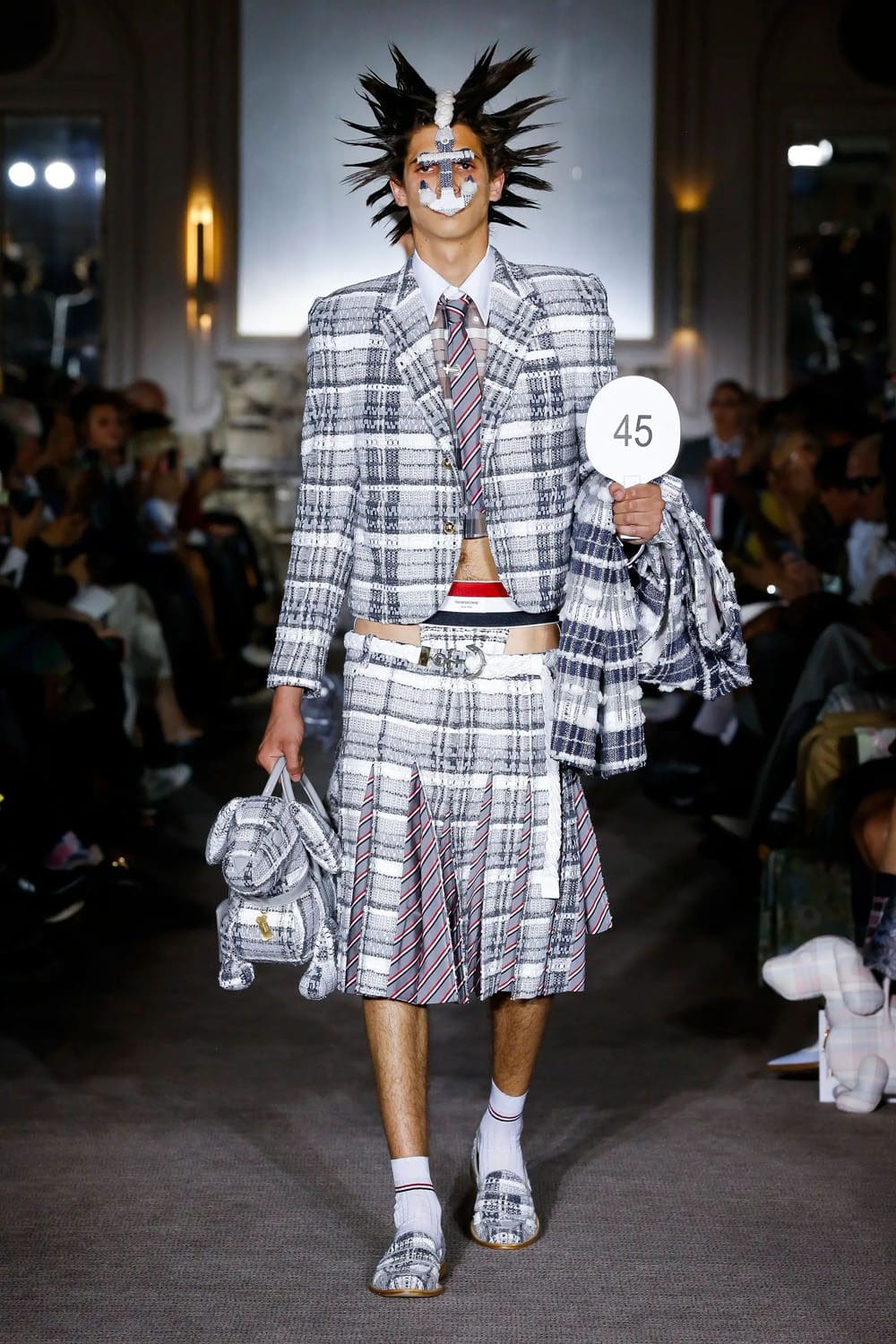 トムブラウン2023年春夏 Runway Magazineに