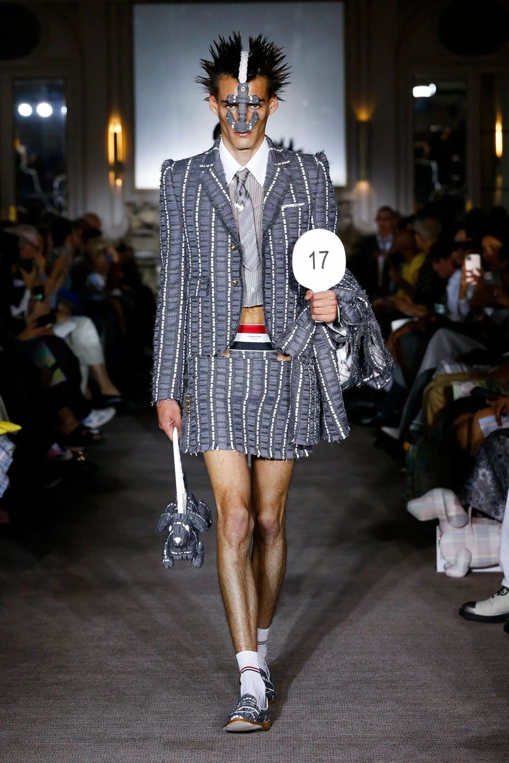 トムブラウン2023年春夏 Runway Magazineに