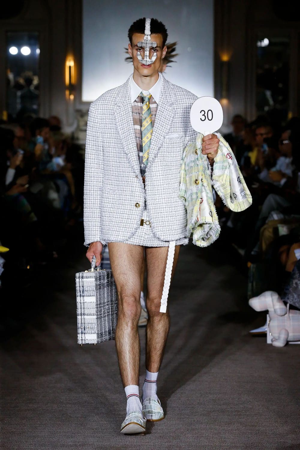 トムブラウン2023年春夏 Runway Magazineに
