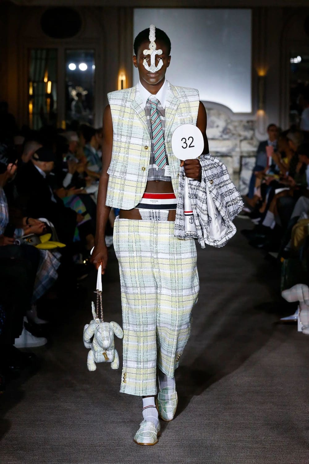 トムブラウン2023年春夏 Runway Magazineに