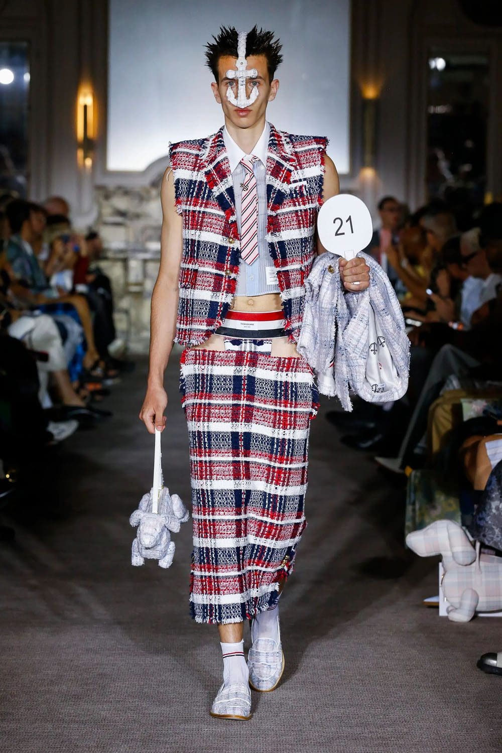 トムブラウン2023年春夏 Runway Magazineに