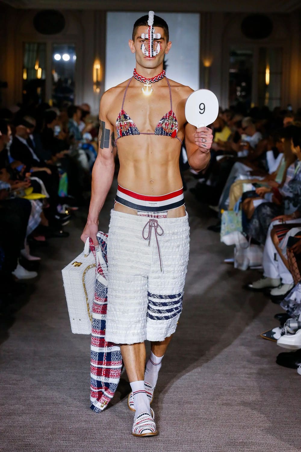 トムブラウン2023年春夏 Runway Magazineに