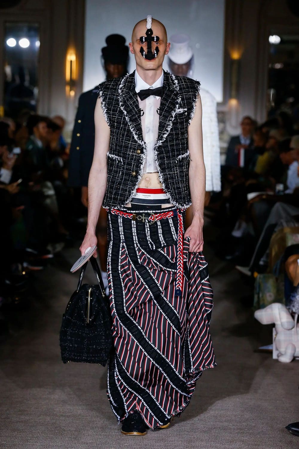 トムブラウン2023年春夏 Runway Magazineに