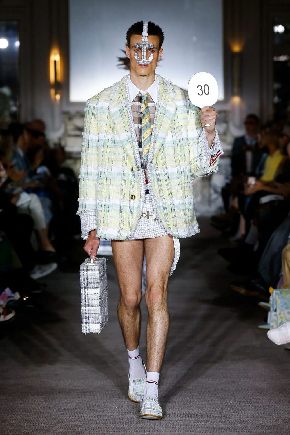 トムブラウン2023年春夏 Runway Magazineに