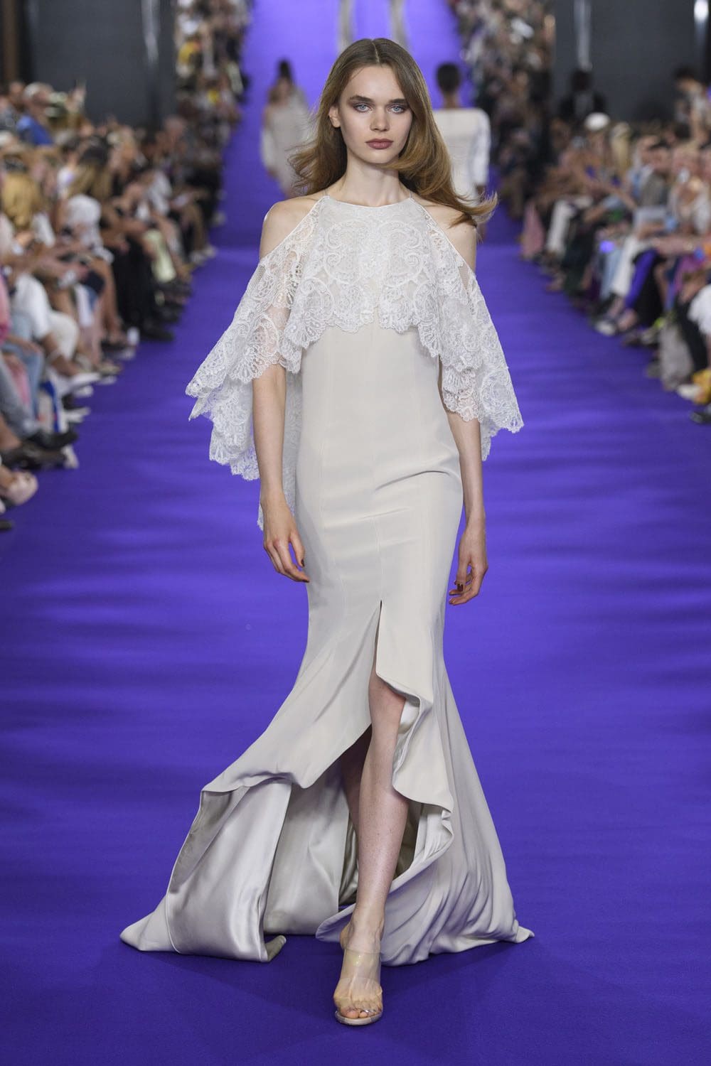 アレクシマビーユオートクチュール2022年から2023年秋 Runway Magazineに