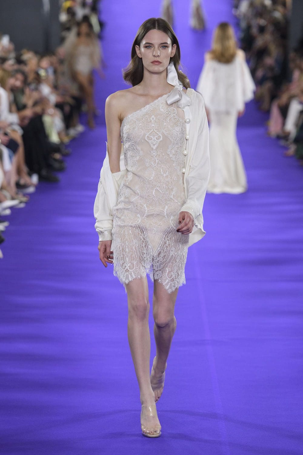 アレクシマビーユオートクチュール2022年から2023年秋 Runway Magazineに