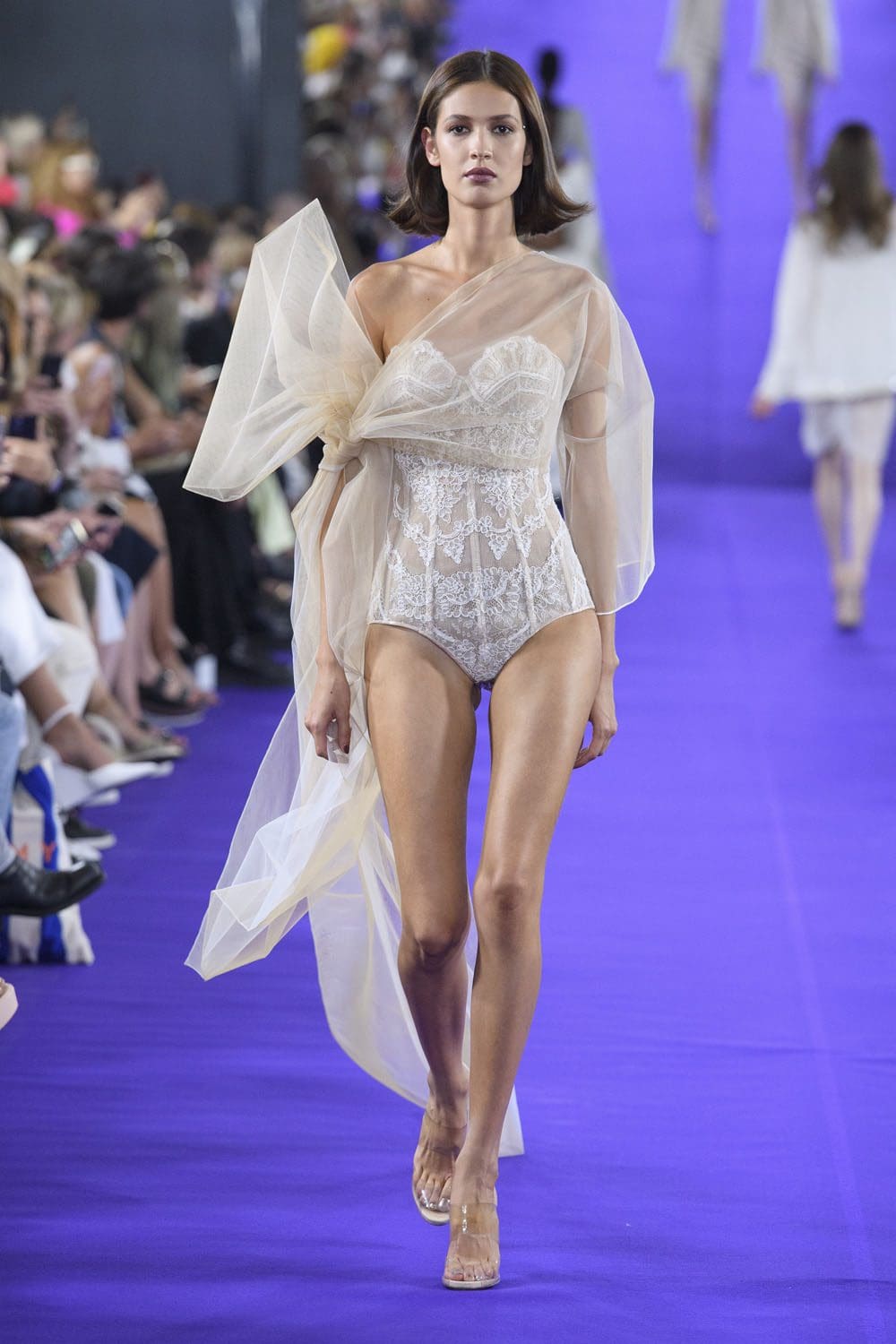 アレクシマビーユオートクチュール2022年から2023年秋 Runway Magazineに