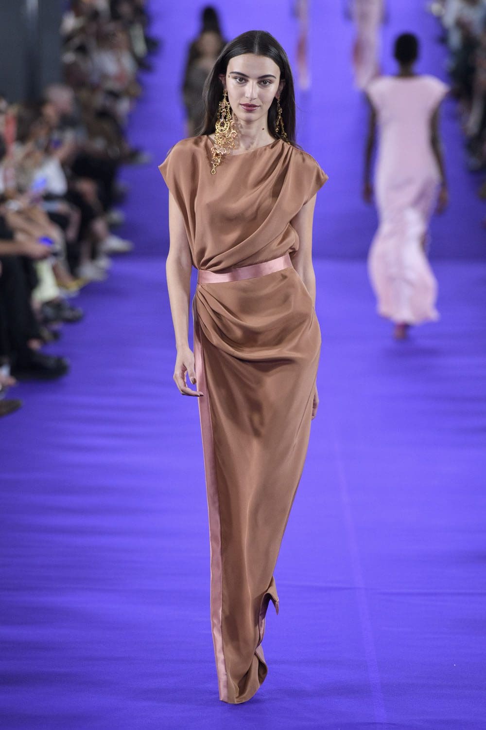 アレクシマビーユオートクチュール2022年から2023年秋 Runway Magazineに
