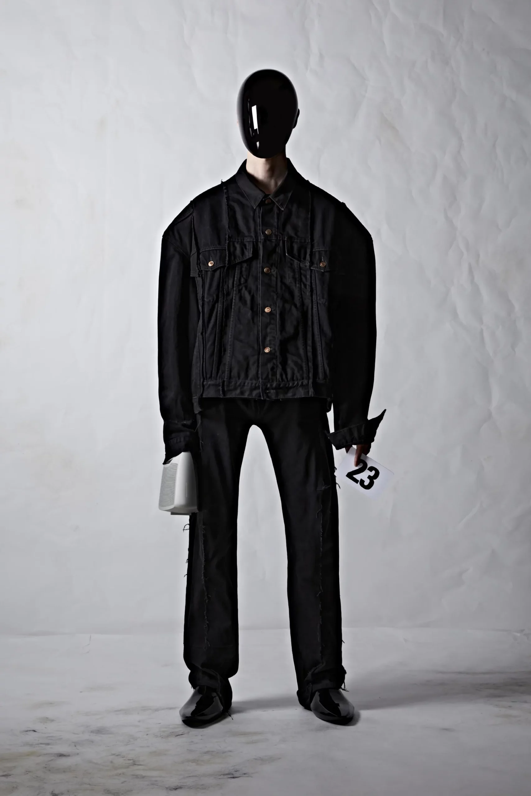 Balenciaga 2022-2023 秋冬高级定制时装 Runway 杂志