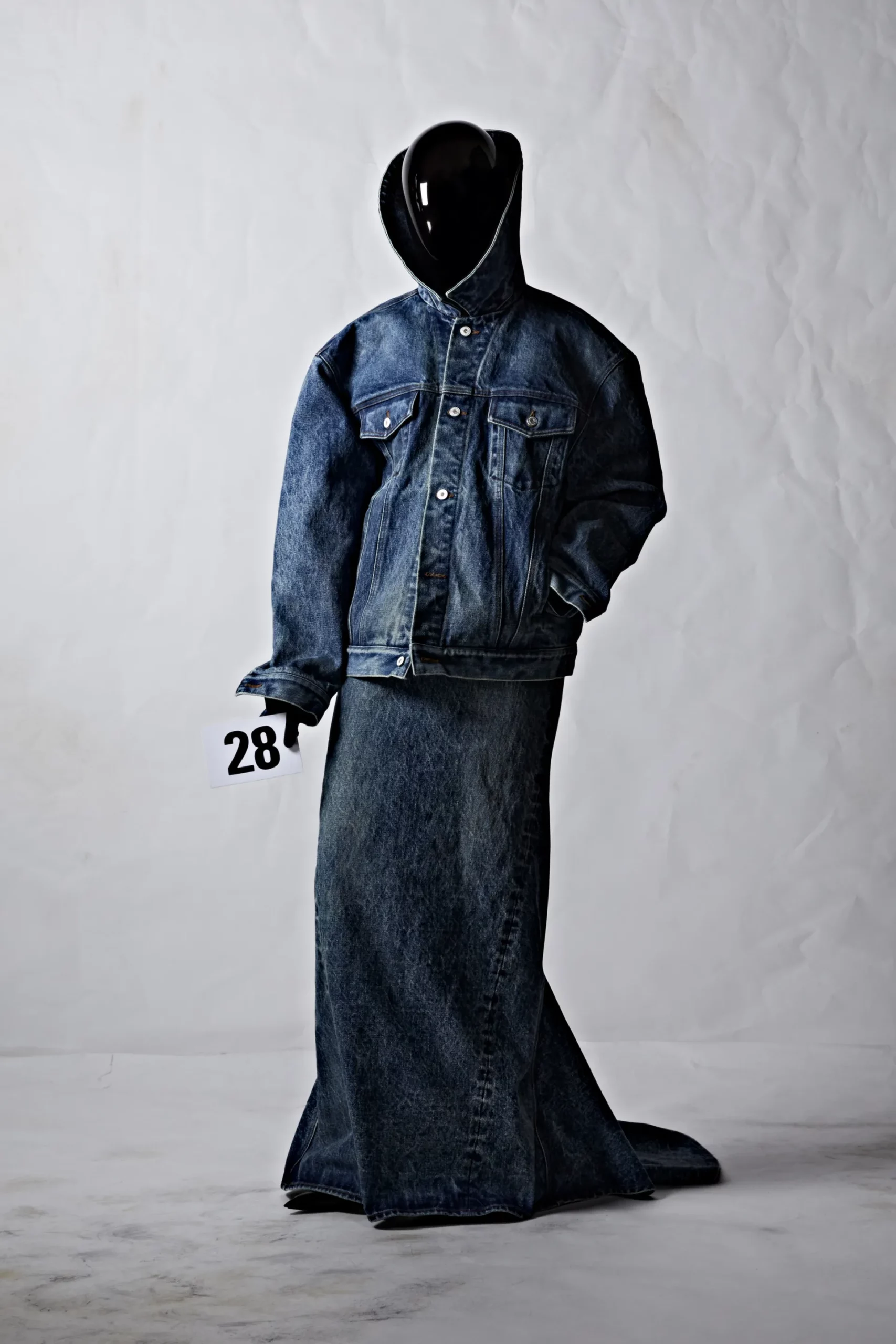 Balenciaga 2022-2023 秋冬高级定制时装 Runway 杂志