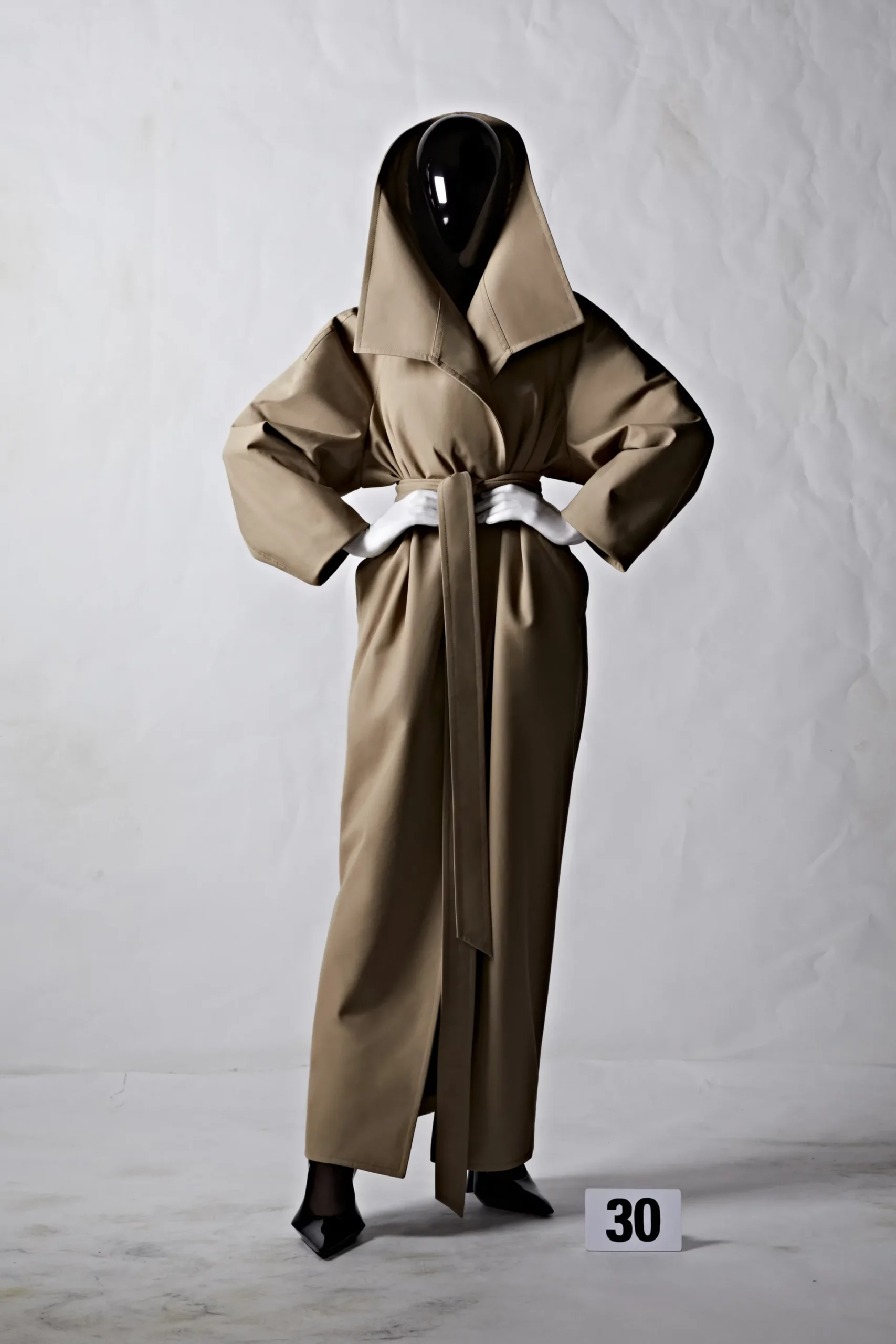 Balenciaga 2022-2023 秋冬高级定制时装 Runway 杂志