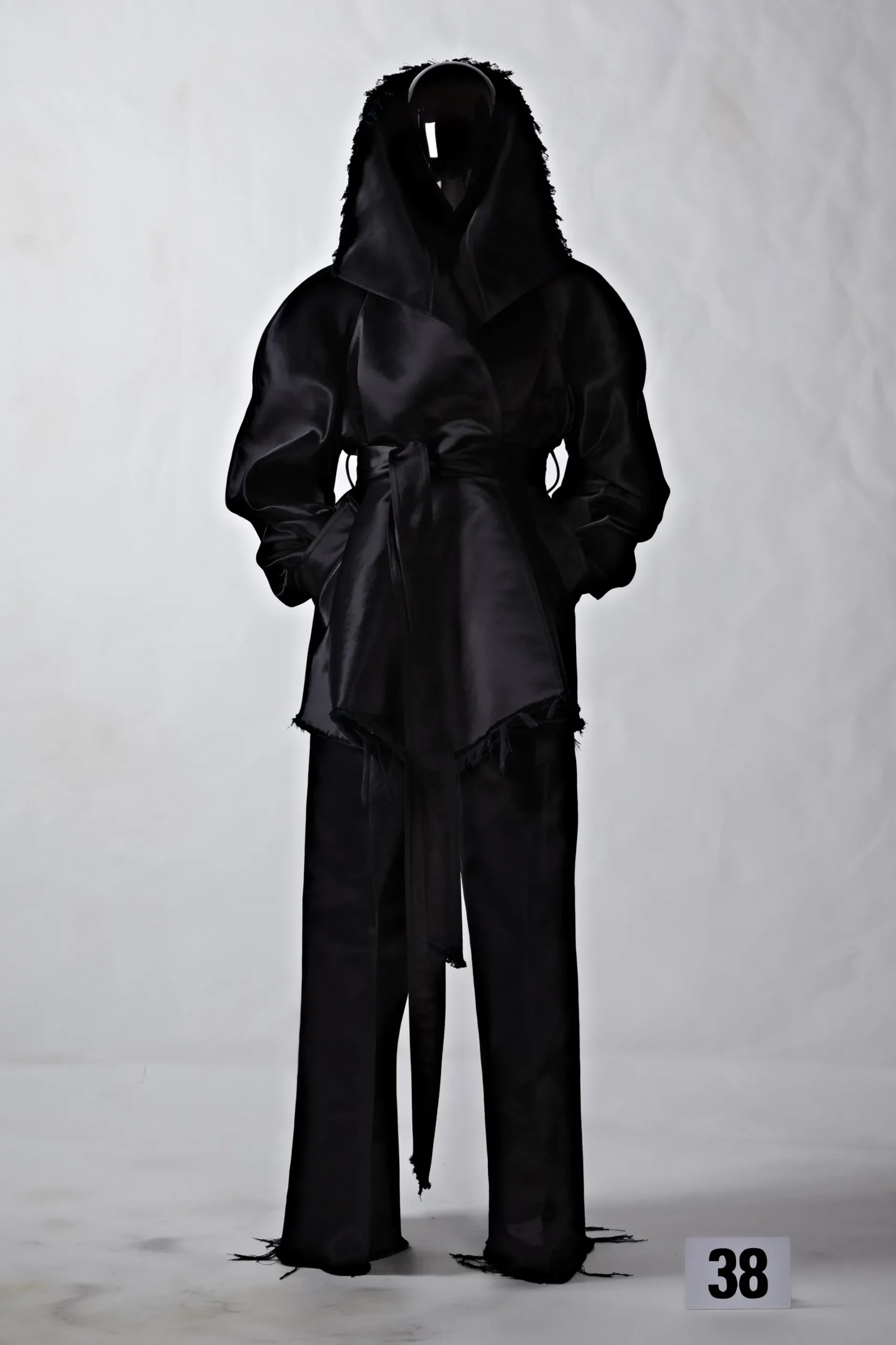 Balenciaga 2022-2023 秋冬高级定制时装 Runway 杂志