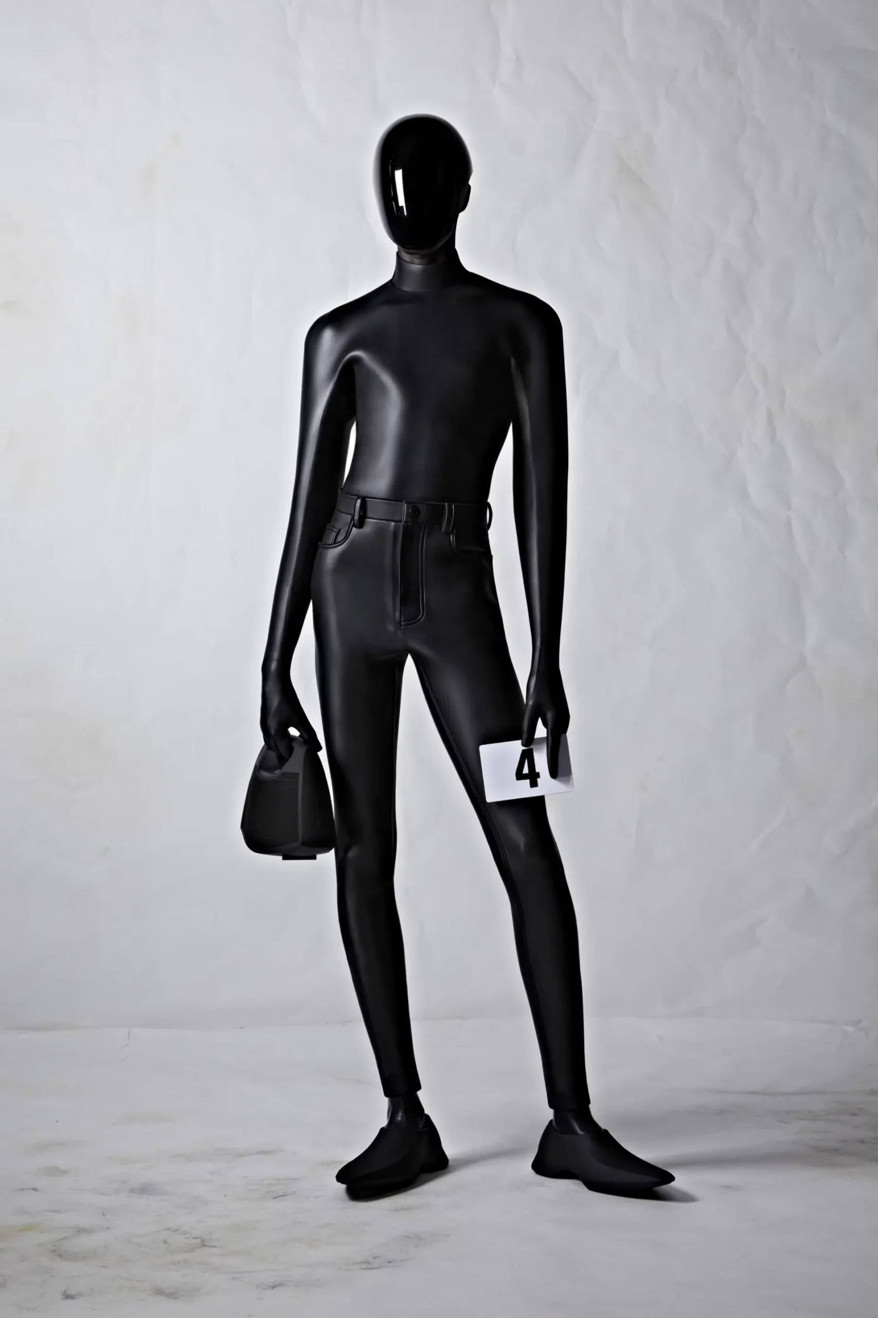 Balenciaga 2022-2023 秋冬高级定制时装 Runway 杂志