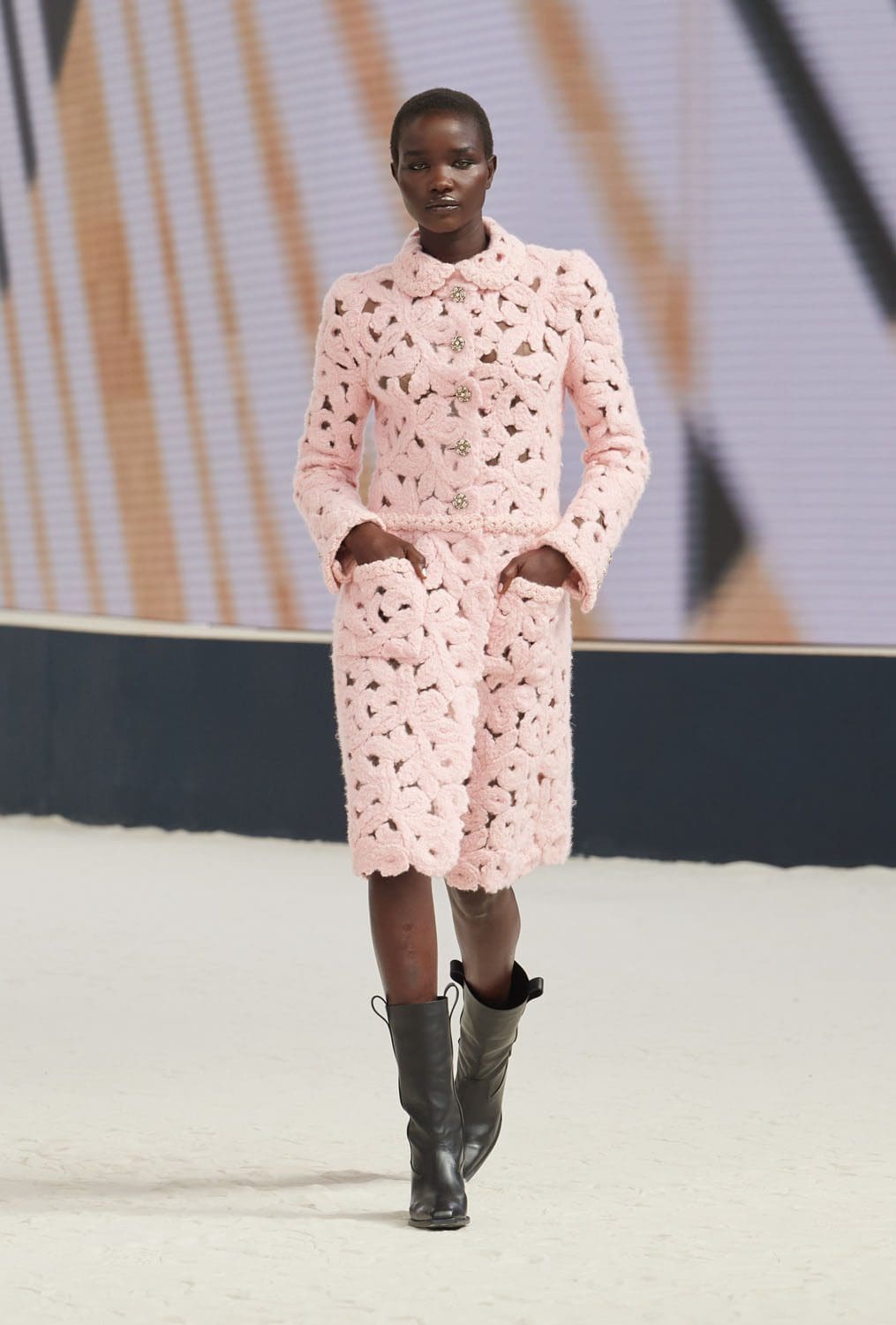 Chanel Haute Couture Outono Inverno 2022-2023 Runway revista