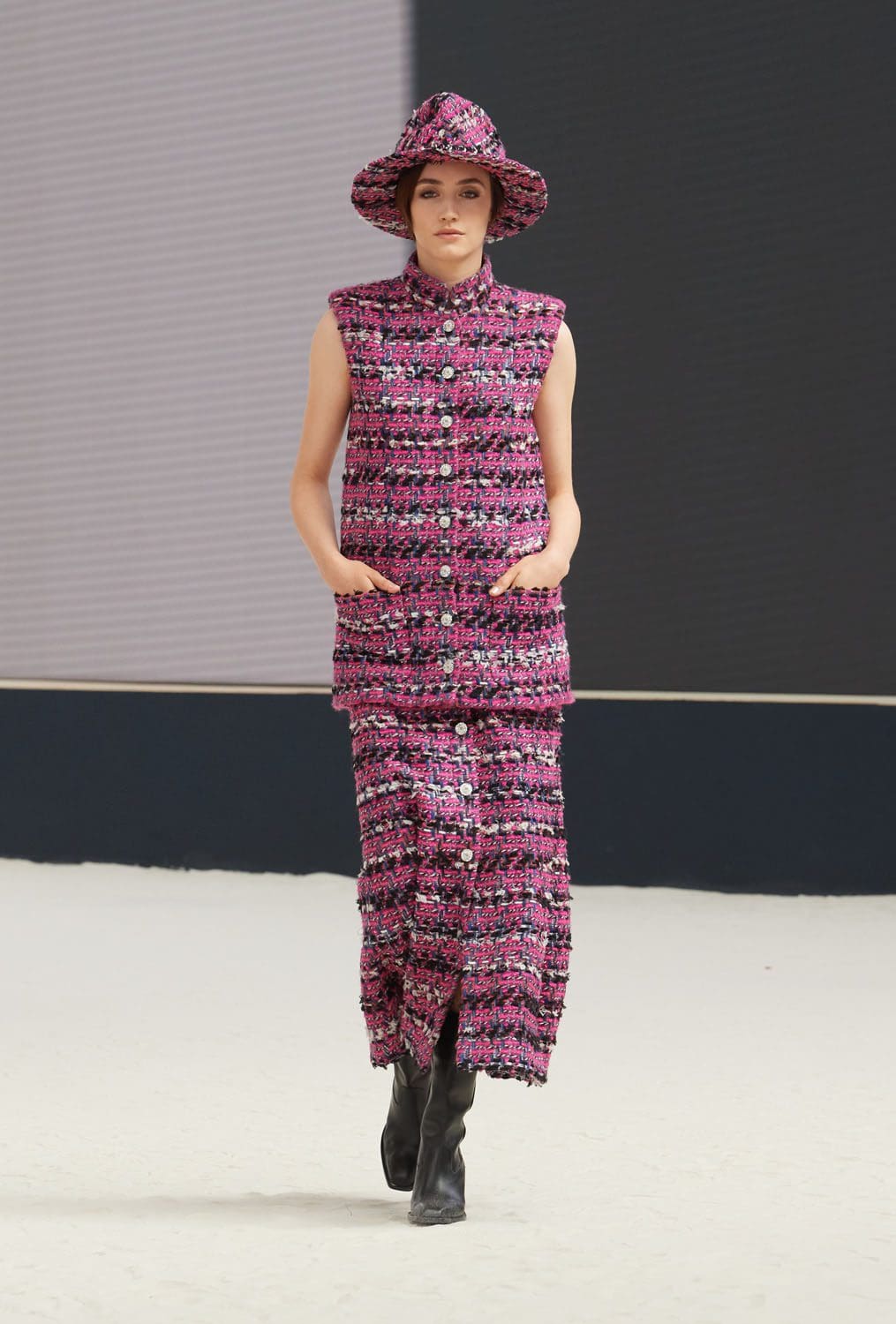Chanel Haute Couture Outono Inverno 2022-2023 Runway revista