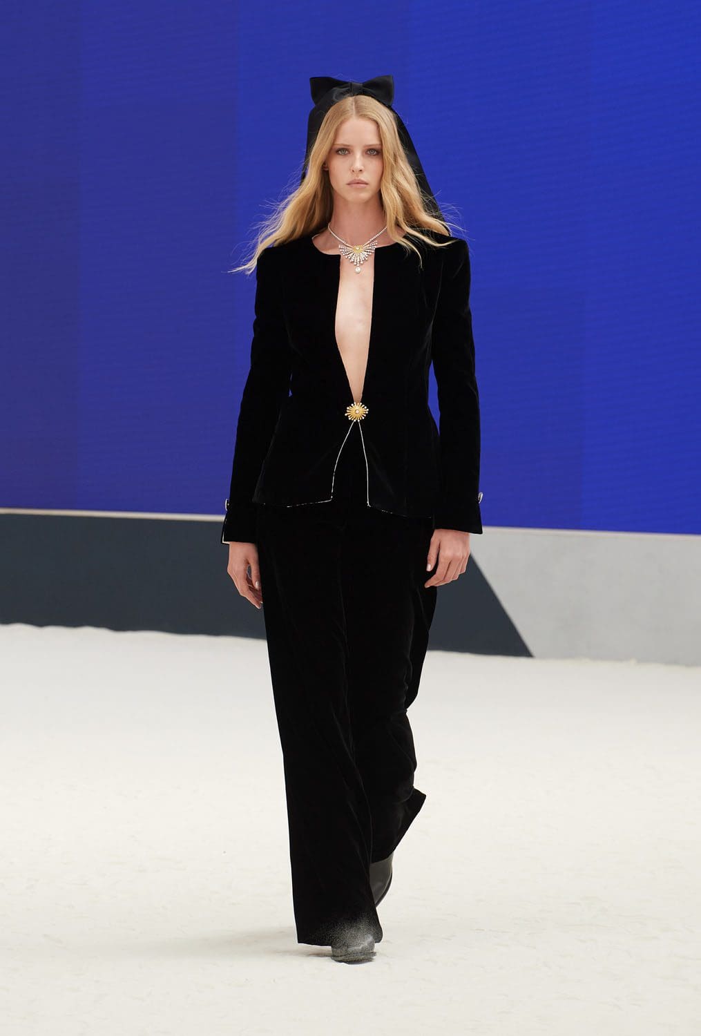 Chanel Haute Couture Outono Inverno 2022-2023 Runway revista