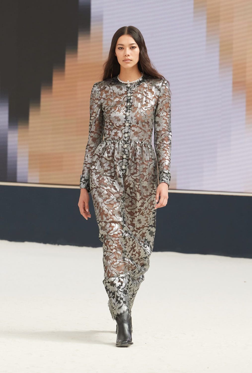 Chanel Haute Couture Outono Inverno 2022-2023 Runway revista