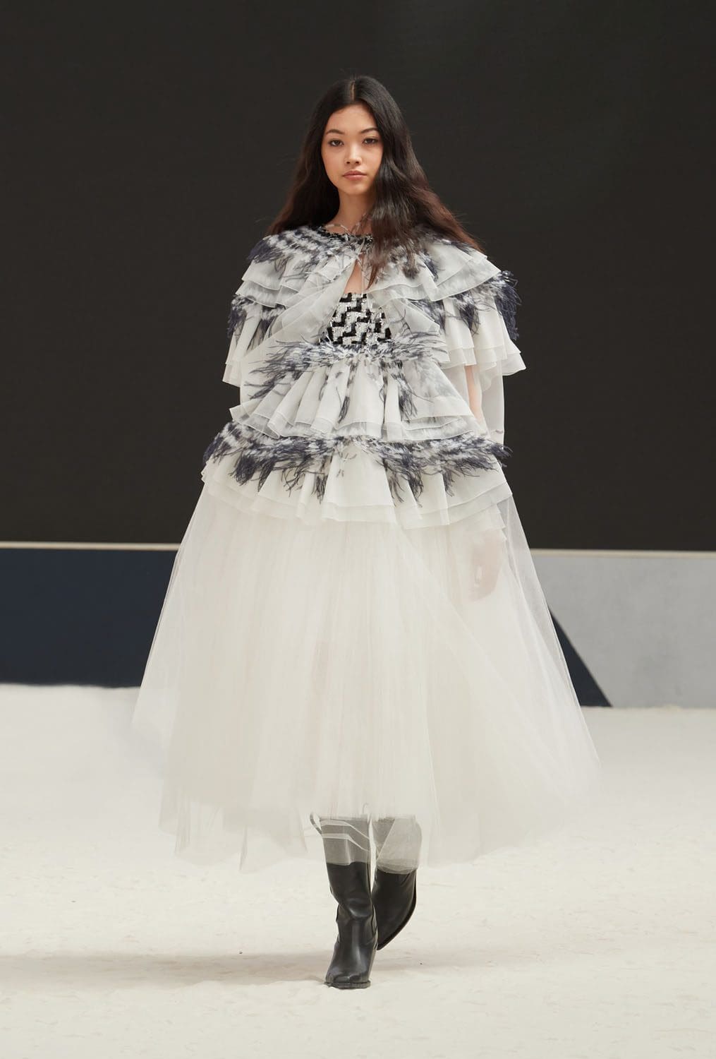 Chanel Haute Couture Outono Inverno 2022-2023 Runway revista