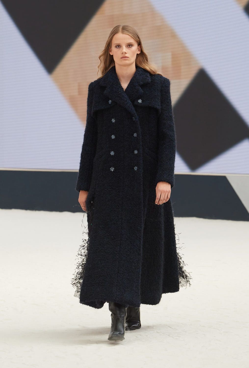 Chanel Haute Couture Outono Inverno 2022-2023 Runway revista