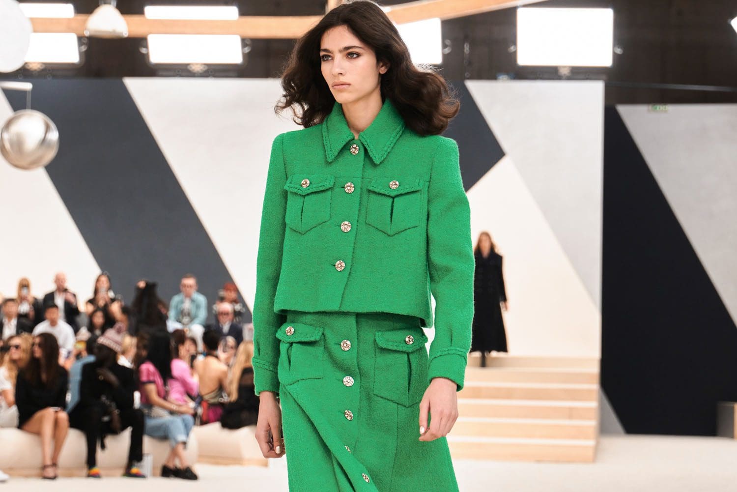 Chanel Haute Couture Outono Inverno 2022-2023 Runway revista