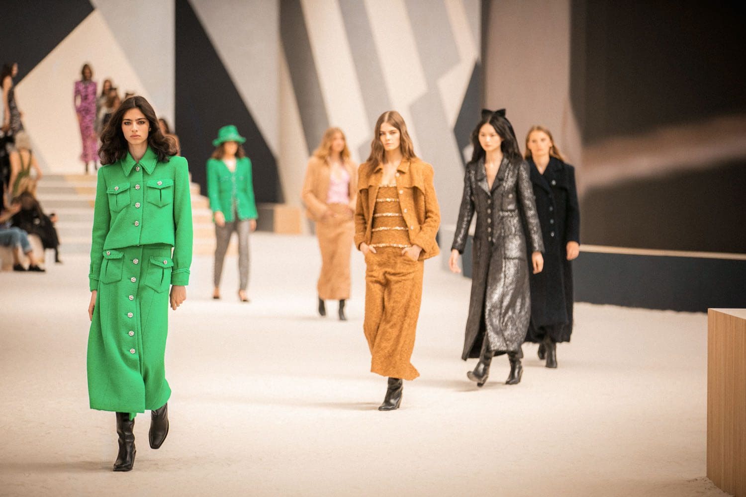 Chanel Haute Couture Outono Inverno 2022-2023 Runway revista