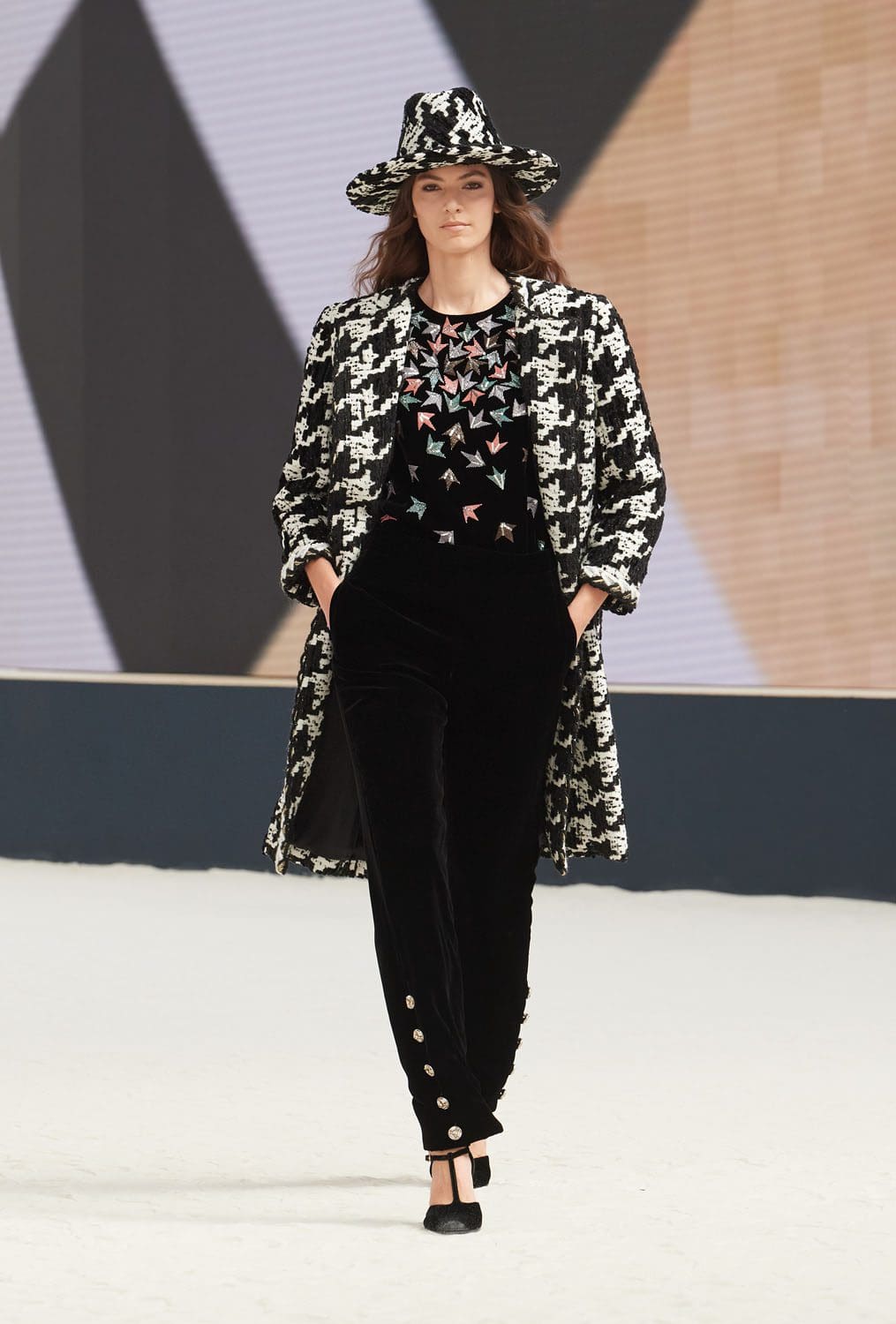 Chanel Haute Couture Outono Inverno 2022-2023 Runway revista