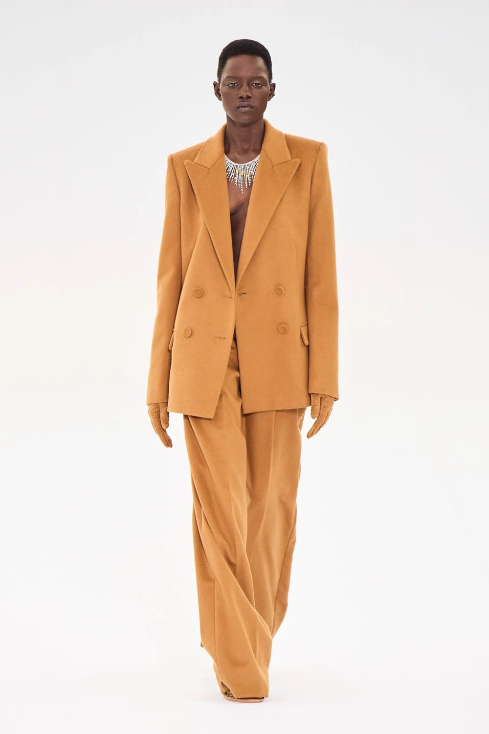 Fendi 2022-2023 秋冬高级时装 Runway 杂志